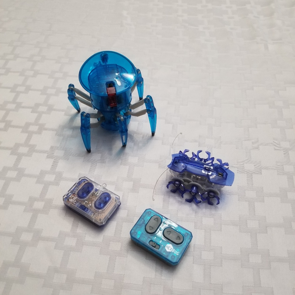 Hexbug Ant with antena andHexbug Spider